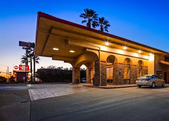 Best Western Plus Executive Inn & Suites 1