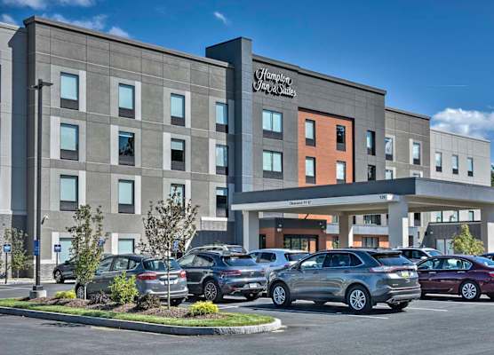 Hampton Inn & Suites Keene 1