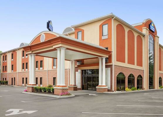 Days Inn & Suites by Wyndham Murfreesboro I-24 East 1