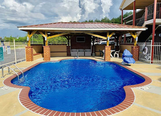 Econo Lodge Selmer 1