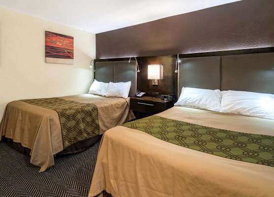 Econo Lodge Rutland City near Hwy 7 1
