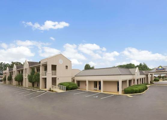 Days Inn by Wyndham Alexander City 1