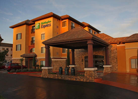 Holiday Inn Express & Suites EL DORADO HILLS by IHG 1