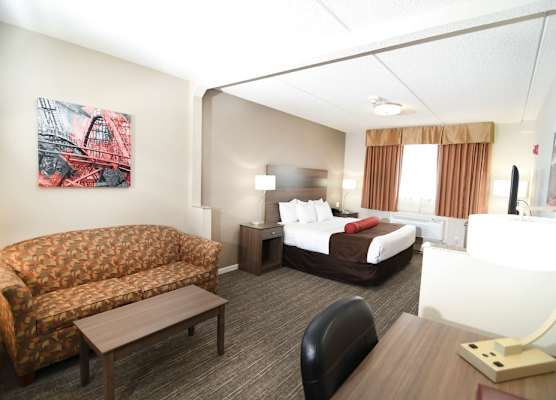 Best Western Plus Sandusky Hotel & Suites 1