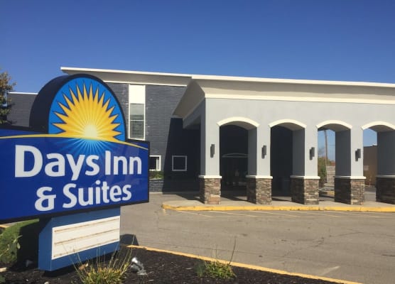 Days Inn & Suites by Wyndham Cincinnati North 1