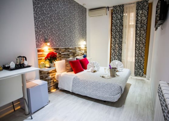 Hostal Adis 1