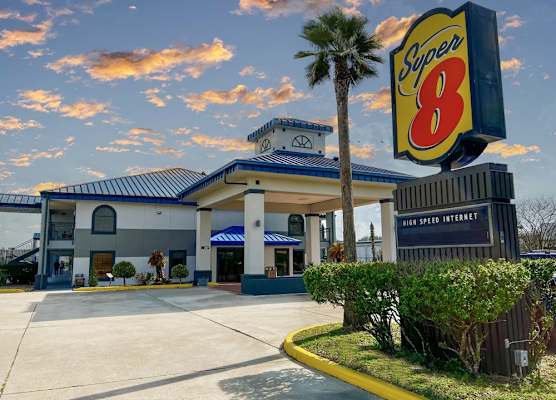 Super 8 by Wyndham Sealy 1