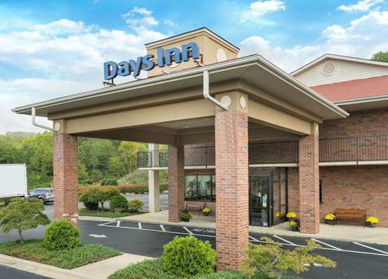 Days Inn by Wyndham Asheville Downtown North 1