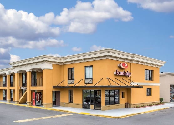 Econo Lodge Savannah Midtown 1