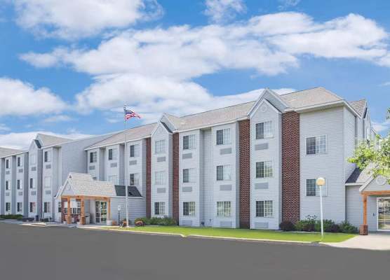 Sleep Inn & Suites Fond du Lac 1