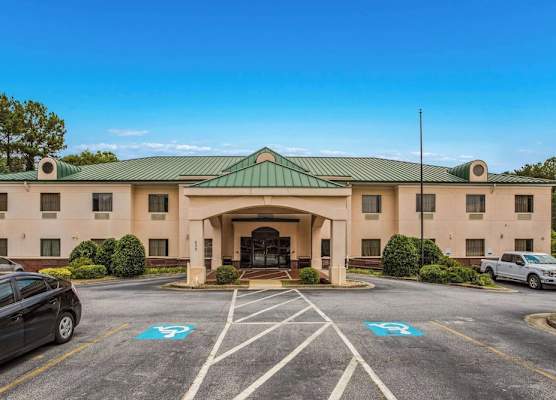 Econo Lodge Inn & Suites Marietta near Dobbins ARB 1