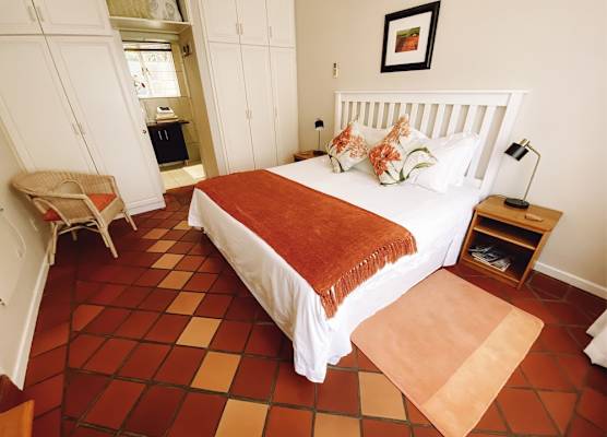 Jonquil Guest Cottage 1
