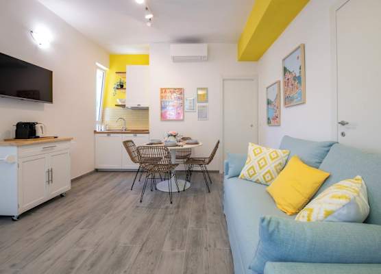 aMoneglia, 2 minutes walk to the beach, PVT PARK 1