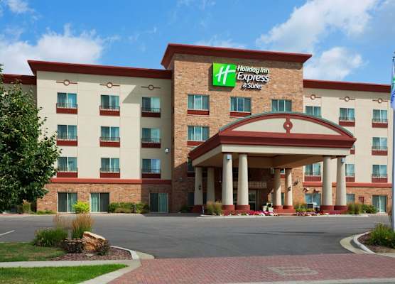 Holiday Inn Express & Suites WAUSAU by IHG 1