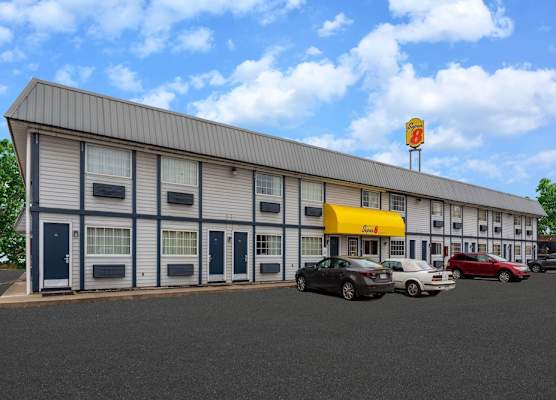 Super 8 by Wyndham Wooster 1