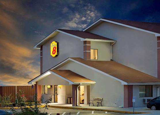Super 8 by Wyndham Waynesboro 1