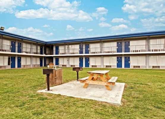 Best Value Inn Garland 1