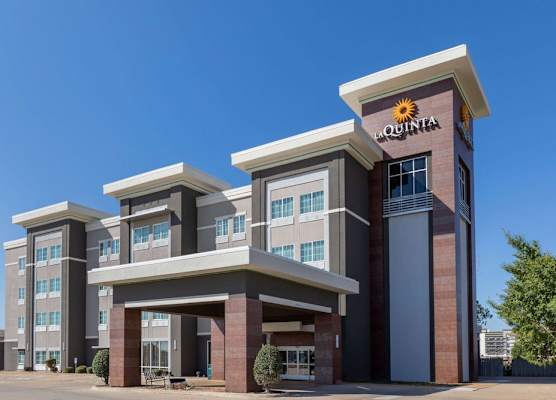 La Quinta Inn & Suites by Wyndham Durant 1