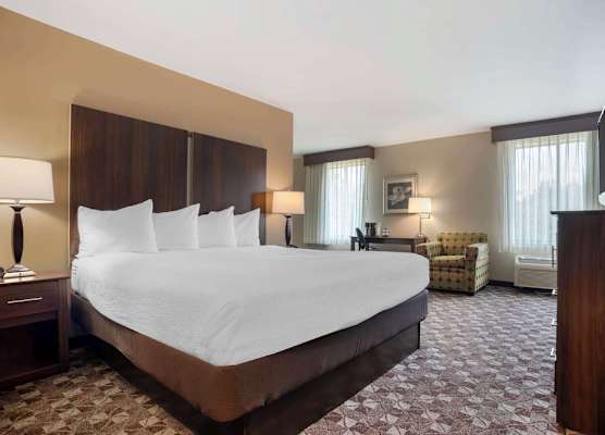 Best Western Plus Oak Mountain Inn 1