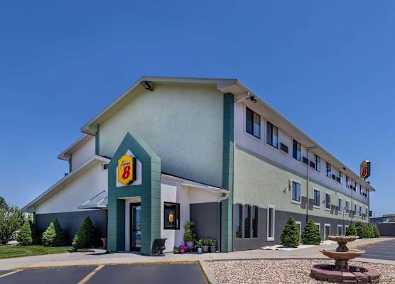 Super 8 by Wyndham Kansas City at Barry Road/Airport 1