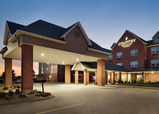Country Inn & Suites by Radisson, Coralville, IA 1