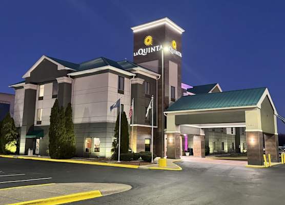 La Quinta Inn & Suites by Wyndham Louisville East 1