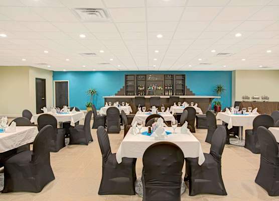 Ramada Plaza by Wyndham Charlotte Airport 1