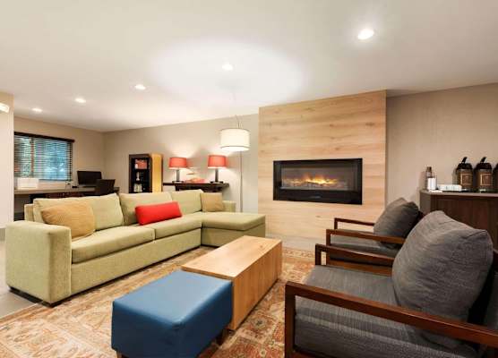 Country Inn & Suites by Radisson, Cedar Rapids Airport, IA 1