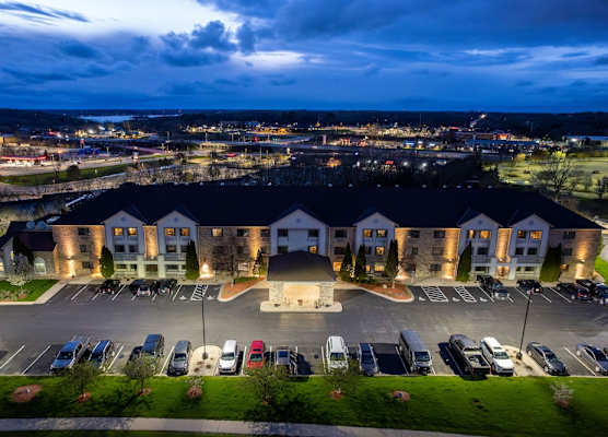 La Quinta by Wyndham Milwaukee Delafield 1