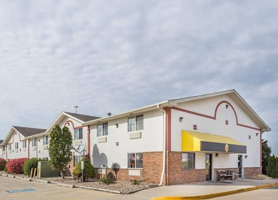 Super 8 by Wyndham Pontiac 1