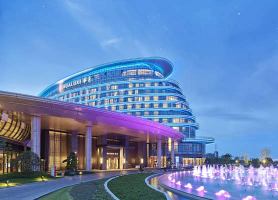 HUALUXE Nanjing Yangtze River by IHG 1