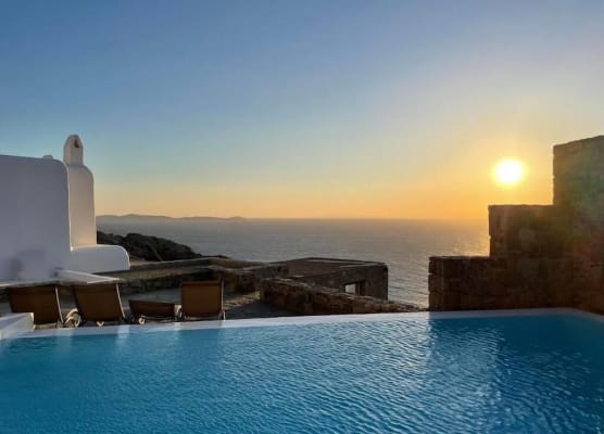 White Rock Suites & Villas 1