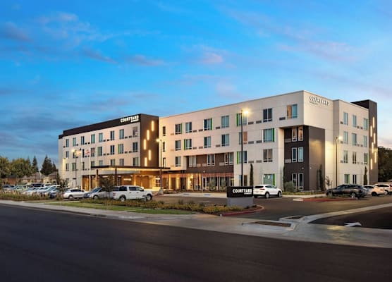 Courtyard by Marriott Fresno Clovis 1