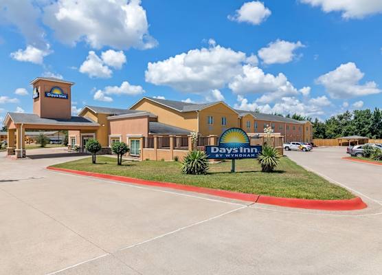Days Inn by Wyndham Rockdale Texas 1