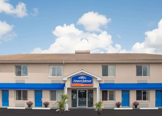 Howard Johnson by Wyndham Springfield 1