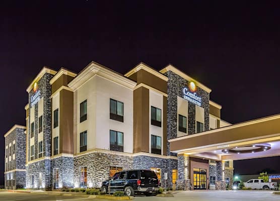 Comfort Inn & Suites Moore - Oklahoma City 1