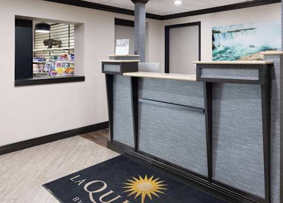 La Quinta Inn by Wyndham Buffalo Airport 1