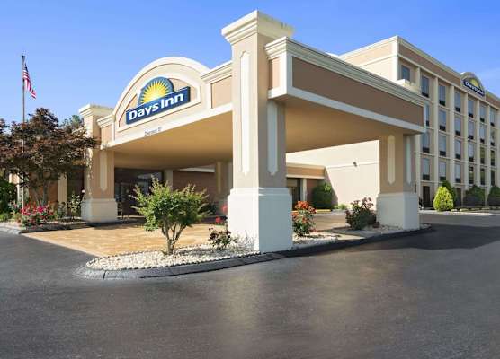 Days Inn by Wyndham Rome Downtown 1