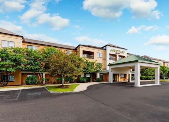 Courtyard by Marriott Manchester-Boston Regional Airport 1