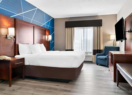 Comfort Suites Southfield/Detroit 1