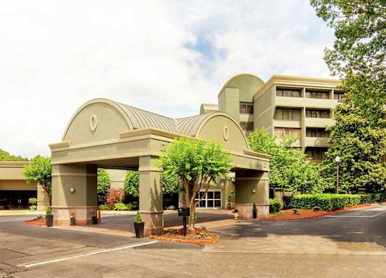 DoubleTree by Hilton Atlanta Windy Hill Ballpark 1