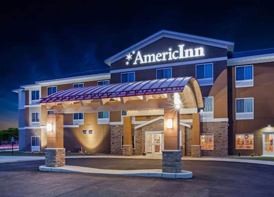 AmericInn by Wyndham DeWitt 1