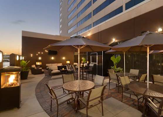 Hilton Chicago/Oak Brook Suites 1