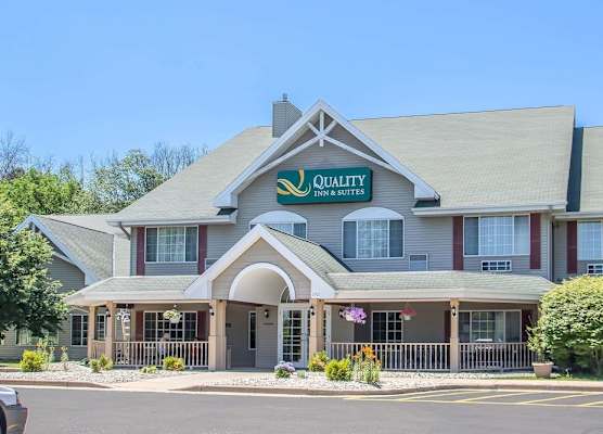 Quality Inn & Suites East Troy I-43 1