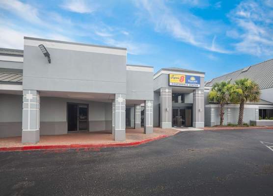Super 8 by Wyndham Mobile I-65 1