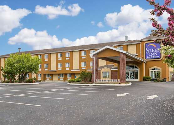 Sleep Inn & Suites Niantic North 1
