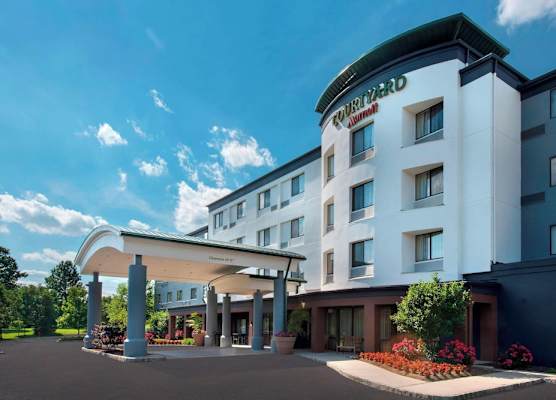 Courtyard by Marriott Lebanon 1