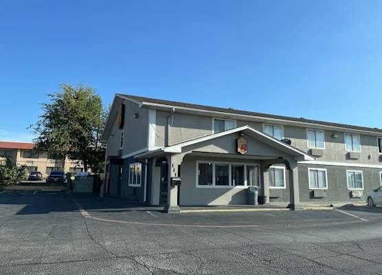 Super 8 by Wyndham Sherman 1