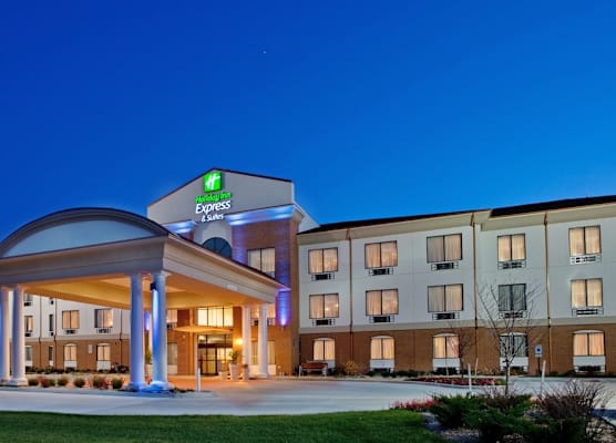 Holiday Inn Express & Suites ST CHARLES by IHG 1