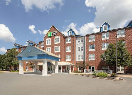 Holiday Inn Express & Suites ST. LOUIS WEST-O'FALLON by IHG 1